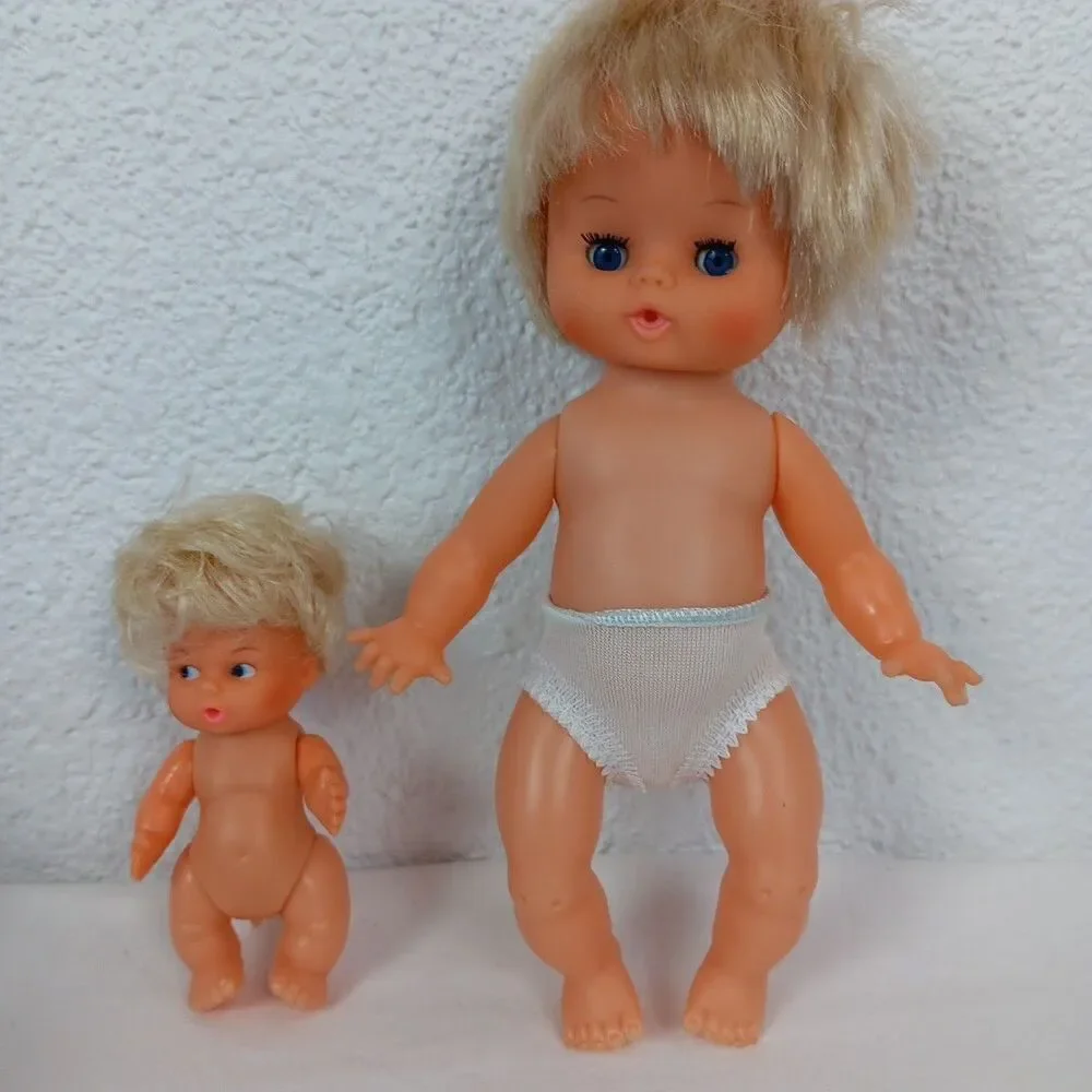 Vintage Dolls in Crib with Bottle Plastic Made in Hong Kong 7
